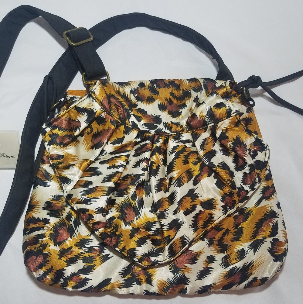 New Victoria Leland Design's leopard print purse